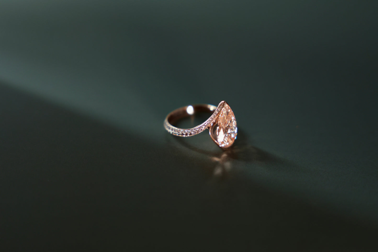 Temahadir’s Rosy Gemstone Ring